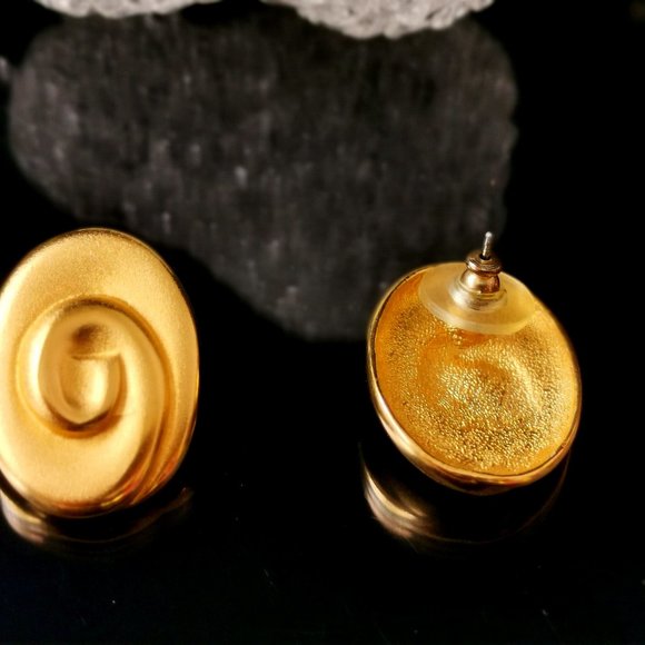 Vintage Gold Tone Oval Shape Pierced Earrings - Picture 5 of 7